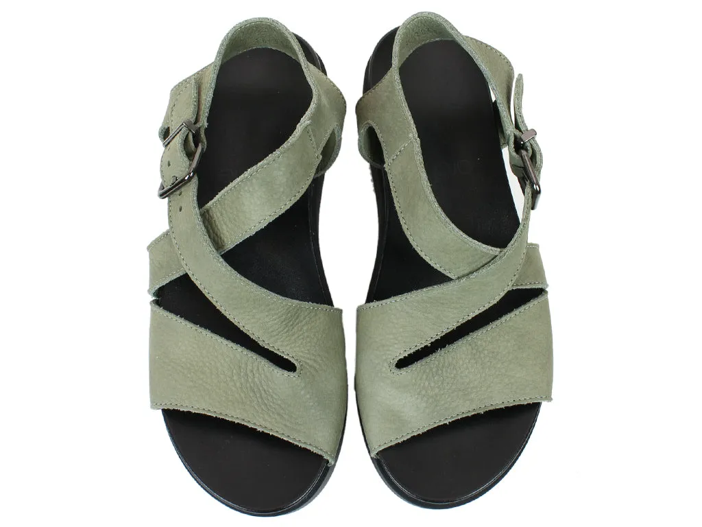 Sure, the optimized title for this e-commerce product in English with modifiers can be Arche Myakki White Leather Sandals.