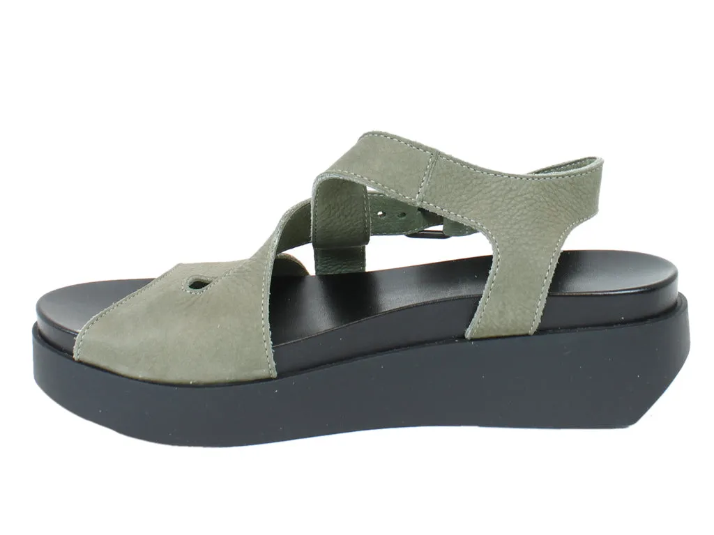 Sure, the optimized title for this e-commerce product in English with modifiers can be Arche Myakki White Leather Sandals.