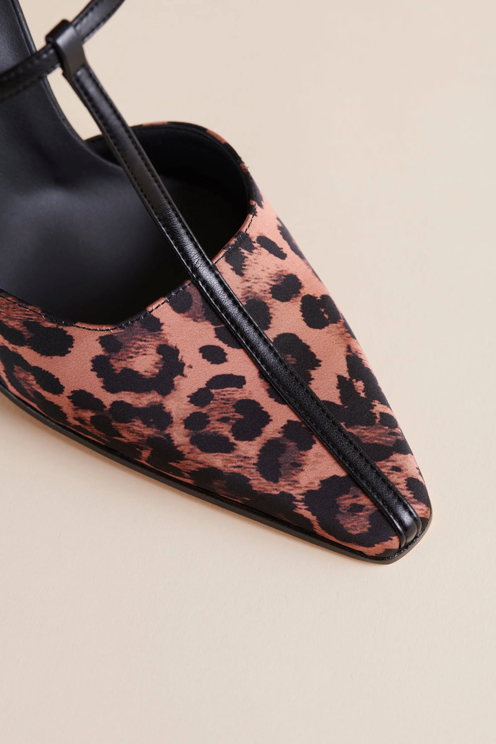 Olivia Pump in Leopard
