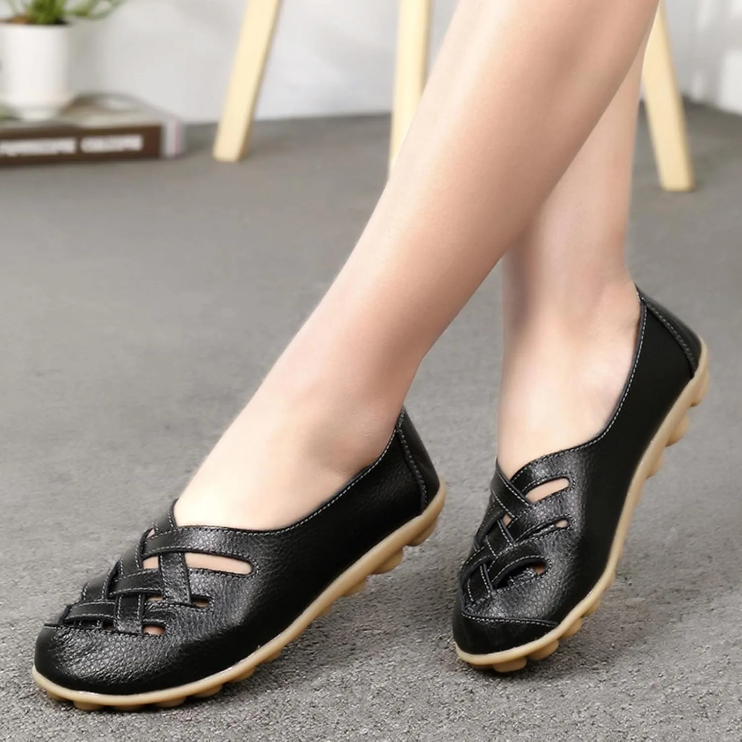 Women's Casual Flat Loafer Comfort Slip On Walking Boat Shoe Lightweight Soft Leather Driving Moccasins Closed Toe Sandals