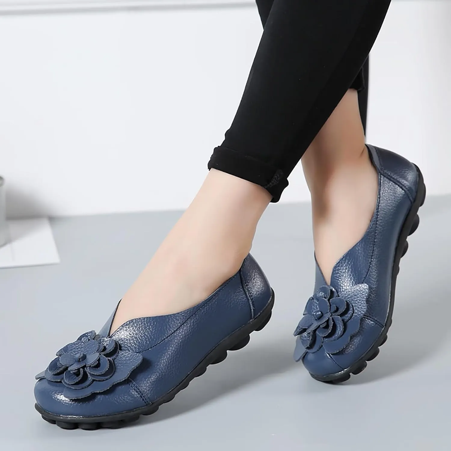 Women's Leather Loafers Comfortable Flat Shoes Slip On Round Toe Wide Width Loafers Comfortable Walking Working Driving Long Standing Fashion Soft Cushion Shoes